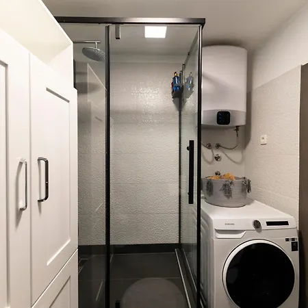 Nikky 2Br Apt. In Old Town Centre Apartment