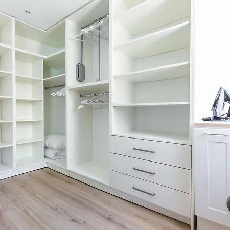 Nikky 2br Apt. In Old Town Centre アパート ザダル