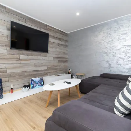 Nikky 2br Apt. In Old Town Centre * ザダル