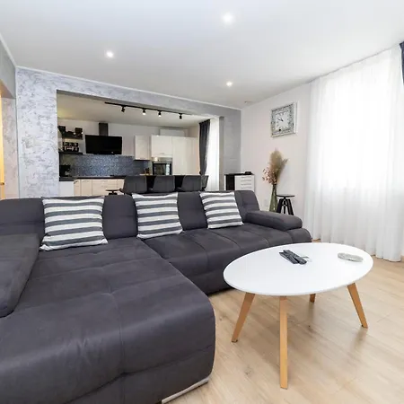 アパート Nikky 2br Apt. In Old Town Centre