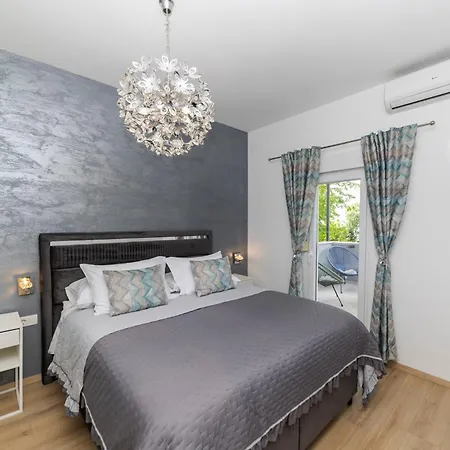 Appartement Nikky 2br Apt. In Old Town Centre *