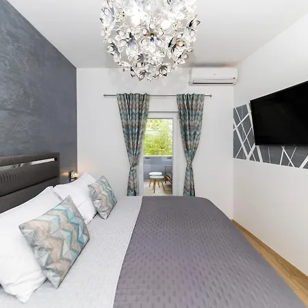 Nikky 2br Apt. In Old Town Centre *