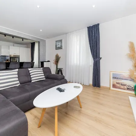 Nikky 2br Apt. In Old Town Centre Zadar