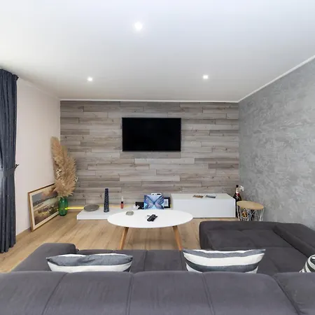 Nikky 2br Apt. In Old Town Centre * ザダル