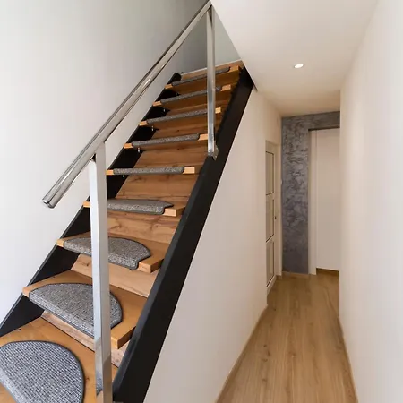 Nikky 2br Apt. In Old Town Centre