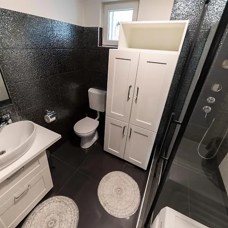 Nikky 2br Apt. In Old Town Centre アパート