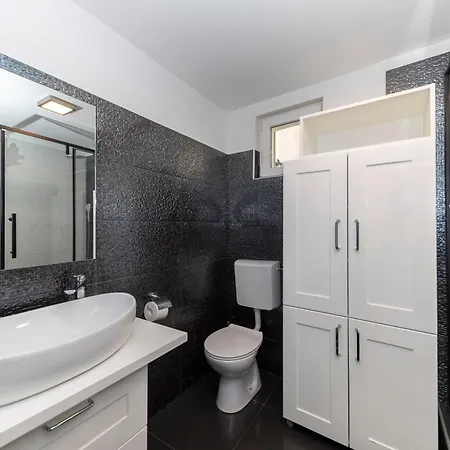 Appartement Nikky 2br Apt. In Old Town Centre