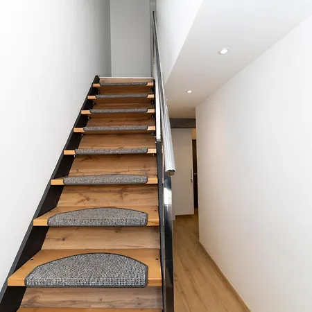 Nikky 2br Apt. In Old Town Centre アパート ザダル