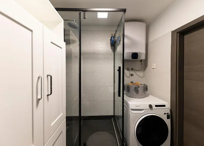 Nikky 2Br Apt. In Old Town Centre Apartman