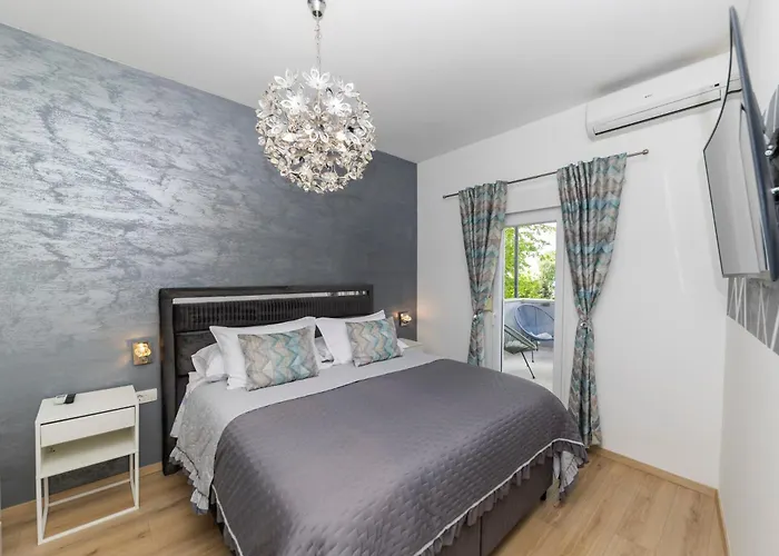 Apartman Nikky 2Br Apt. In Old Town Centre *