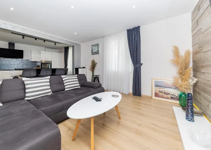 Nikky 2Br Apt. In Old Town Centre Zadar