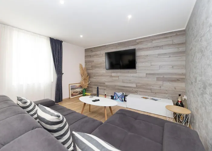 Apartman Nikky 2Br Apt. In Old Town Centre *