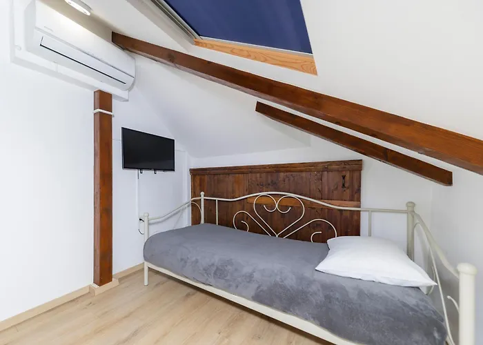 Nikky 2Br Apt. In Old Town Centre Apartman *