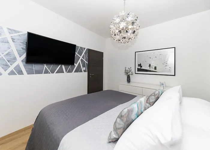 Apartman Nikky 2Br Apt. In Old Town Centre *